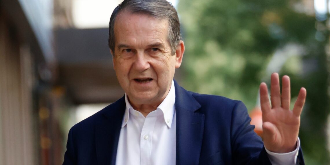 Vigo inicia el montaje de su mayor alumbrado navideño y Caballero asegura que habrá un 14% de ahorro energético