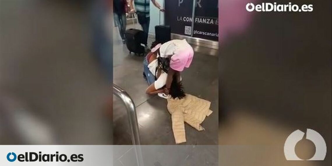 el esperado abrazo de una madre y su hija en Canarias