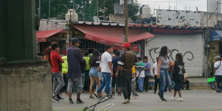 El crucero de Periférico y López Mateos es el de mayor tránsito de toda la ciudad, con más de 20 mil automotores circulando por hora en la zona.