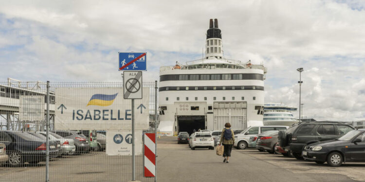El camarote que Natalia Shevchenko comparte con otra mujer en el crucero Isabelle, en Tallin, Estonia, el 29 de julio de 2022. (Marta Giaccone/The New York Times)
