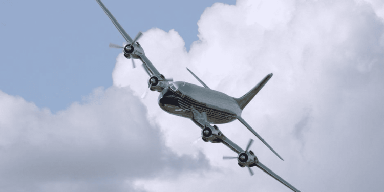 ¿En qué parte del avión se siente menos la turbulencia?