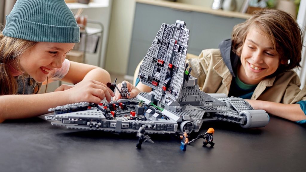LEGO Star Wars 75315 Imperial Light Cruiser presentado redimensionado 2