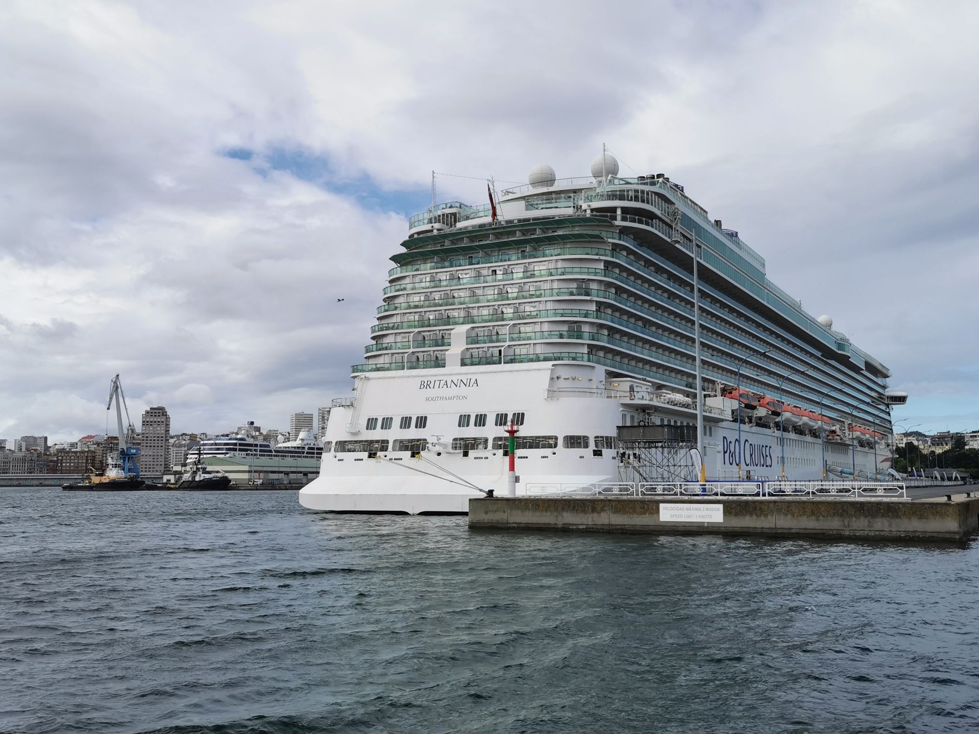 Doble escala de cruceros en el puerto de A Coruña