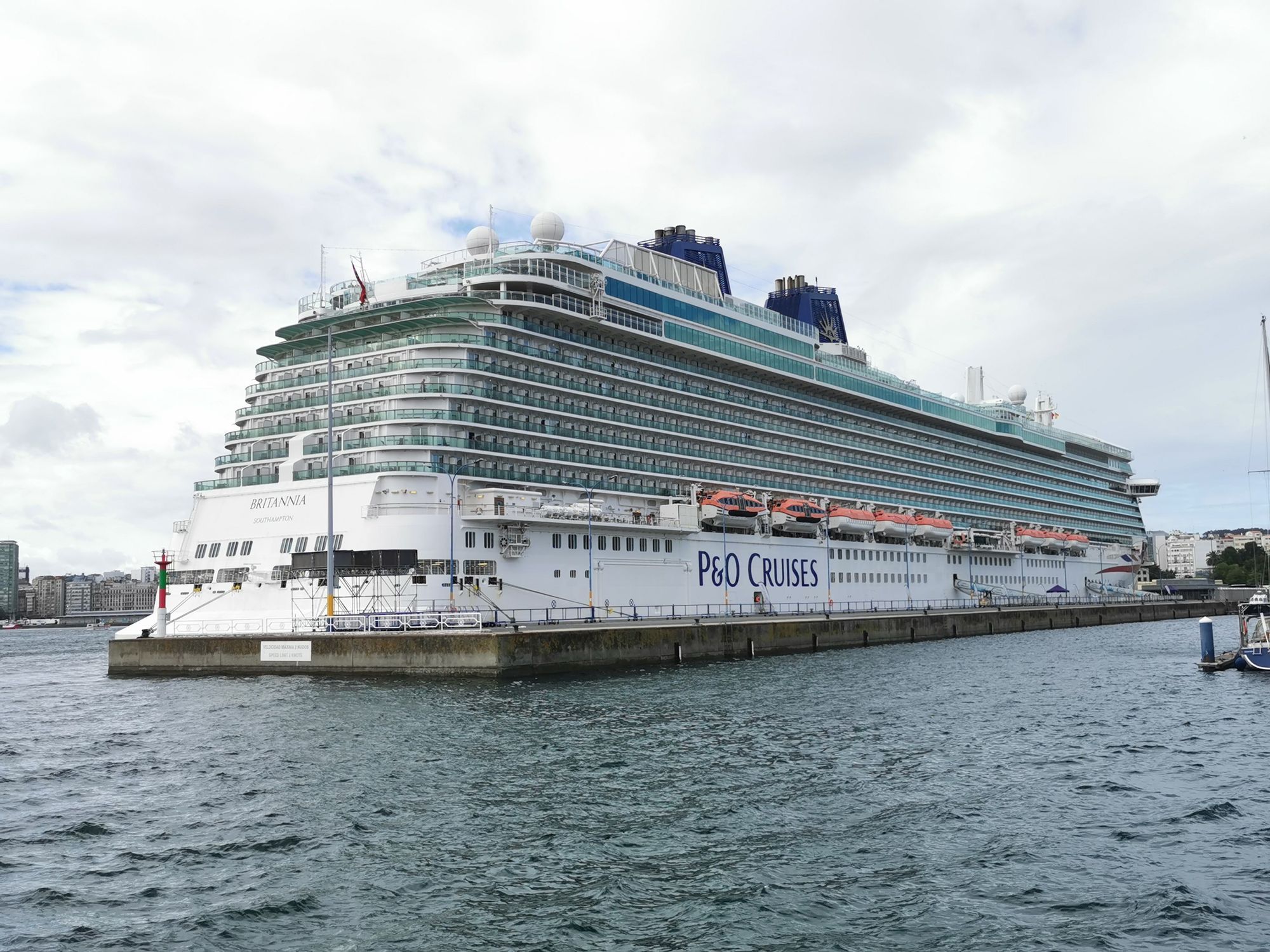 Doble escala de cruceros en el puerto de A Coruña