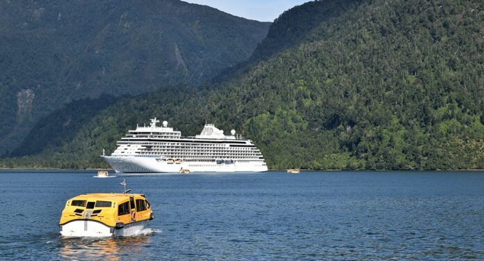 Puerto Chacabuco prepara su Temporada de Cruceros 2022-2023 en coordinación con actores del turismo local