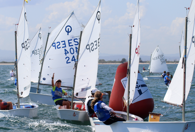 Optimist, Crucero y Pesca, protagonistas en un intenso fin de semana en el Real Club Náutico de Va