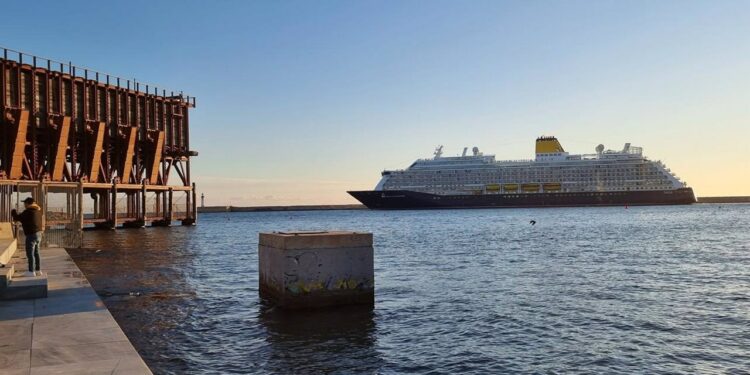 25 cruceros confirman escala en Almería para el próximo año