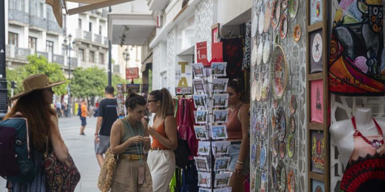 Agencias de viaje señalan que el sector "no merece" una tasa turística