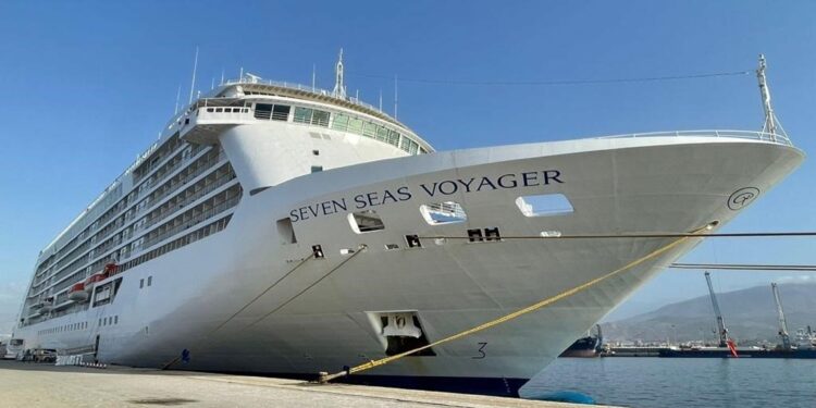 Granada.- Puertos.- Turismo.- Atraca en el Puerto de Motril el tercer mayor crucero de la temporada