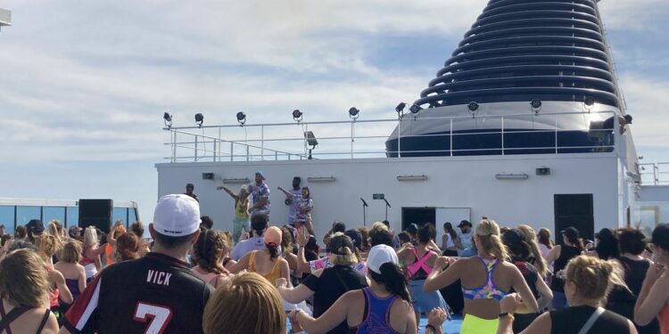 Atrapado en un crucero zumba | Ideas