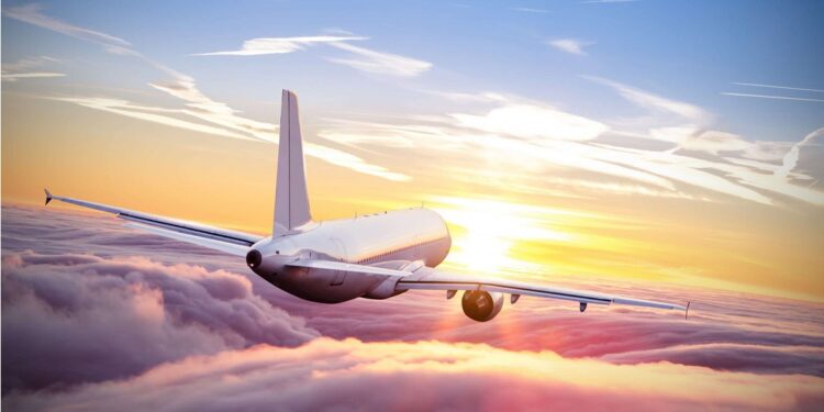 Aumentan un 172% los viajes aéreos de pasajeros entre EE. UU. y Europa