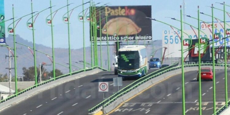 Autobuses de turismo ofrecen tramposamente viajes de ruta, acusan concesionarios