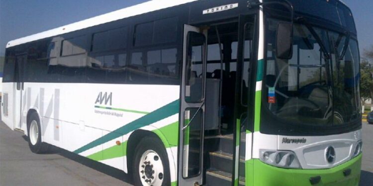 Autobuses no respetan luces rojas, alertan