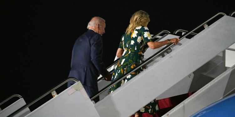 Biden hace un viaje relámpago en el Air Force One para votar en unas primarias menores en Delaware | Internacional
