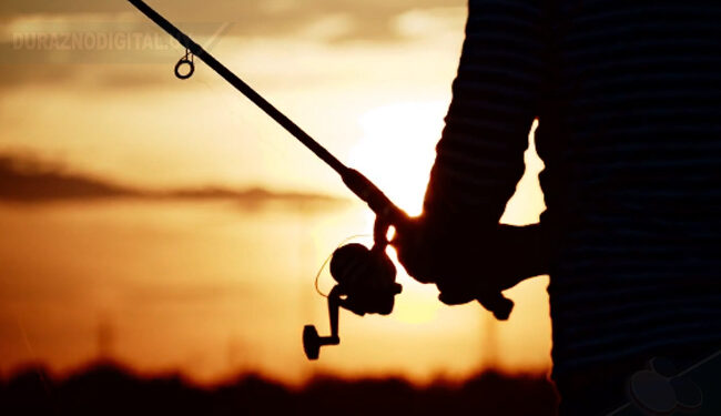 Buscan a través de la pesca turística mejorar la contaminación del Río Negro