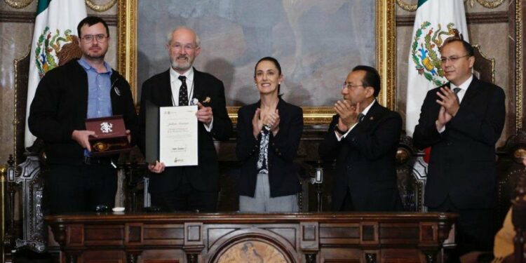 CDMX nombra huésped distinguido a Julian Assange, fundador de WikiLeaks