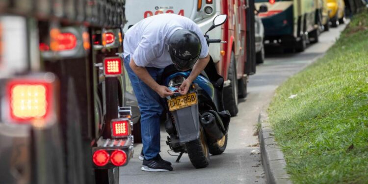 Casi 90.000 conductores incumplen el pico y placa en Medellín todos los días
