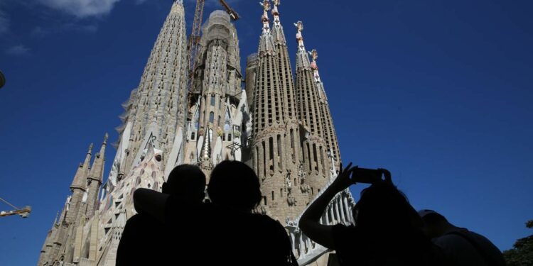 Catalunya mantuvo el crecimiento en el 4,8% hasta junio por el turismo y el comercio exterior