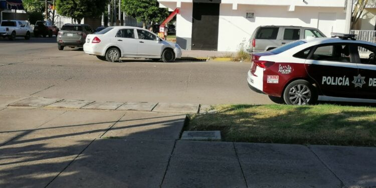 Chocan cuatro carros en centro de Los Mochis, Sinaloa