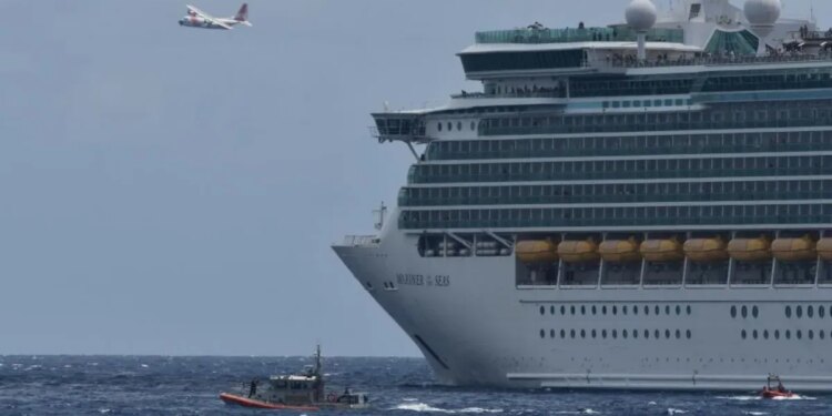 Crucero durante operación conjunta con la Guardia Costera de EEUU para asistir a balseros cubanos.