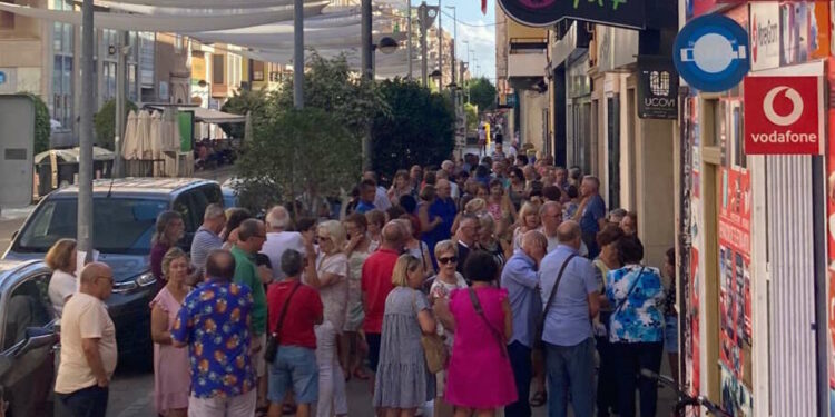 Colas en las agencias de viajes de Castellón para el Imserso