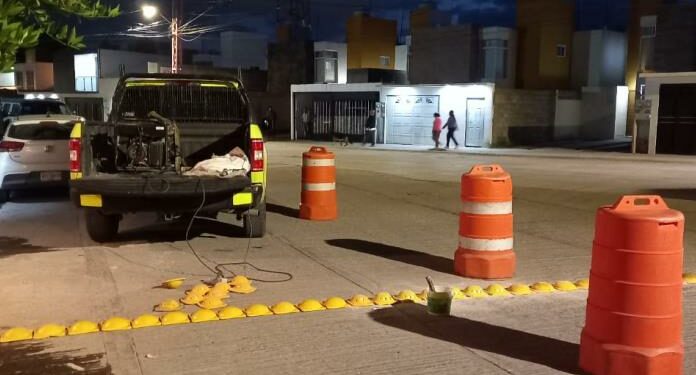 Colocan señalética preventiva en crucero de Lomas del Mezquital