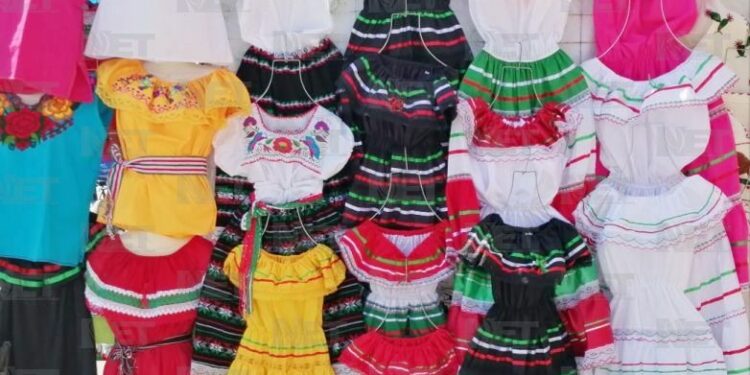 Comienza venta de artículos patrios en Juárez