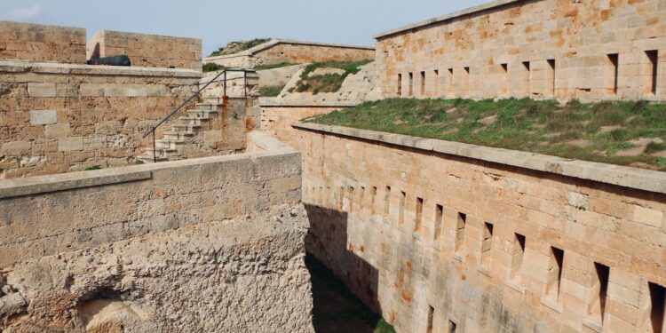 Parte del complejo defensivo de la Fortaleza de Isabel II en Menorca [(c) Foto: @avistu]