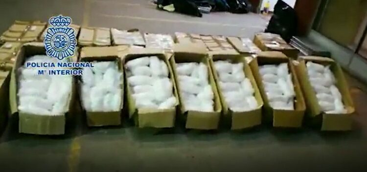 Condenada a seis años y medio de cárcel por enviar droga al extranjero...