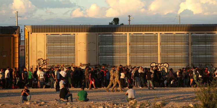 Creará Condado centro de apoyo a migrantes