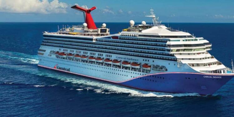 Crucero ayuda a balseros cubanos en su travesía hacia Estados Unidos