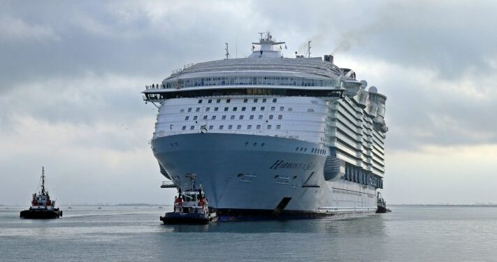 Crucero de Royal Caribbean cambia de puertos por tormenta tropical