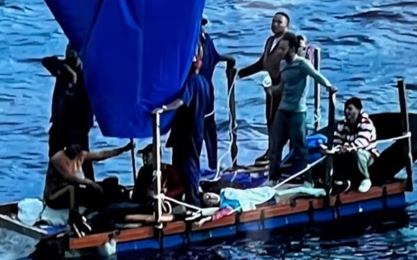 Crucero de Virgin Voyages rescata a ocho balseros en el Caribe