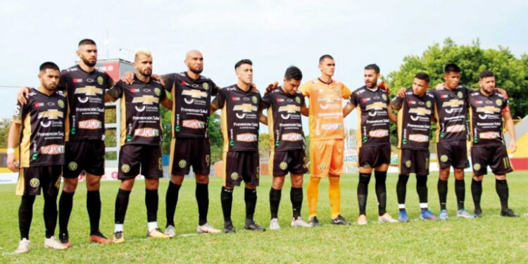 Crucero visita el domingo a Sportivo Las Parejas en un duelo clave para sus aspiraciones