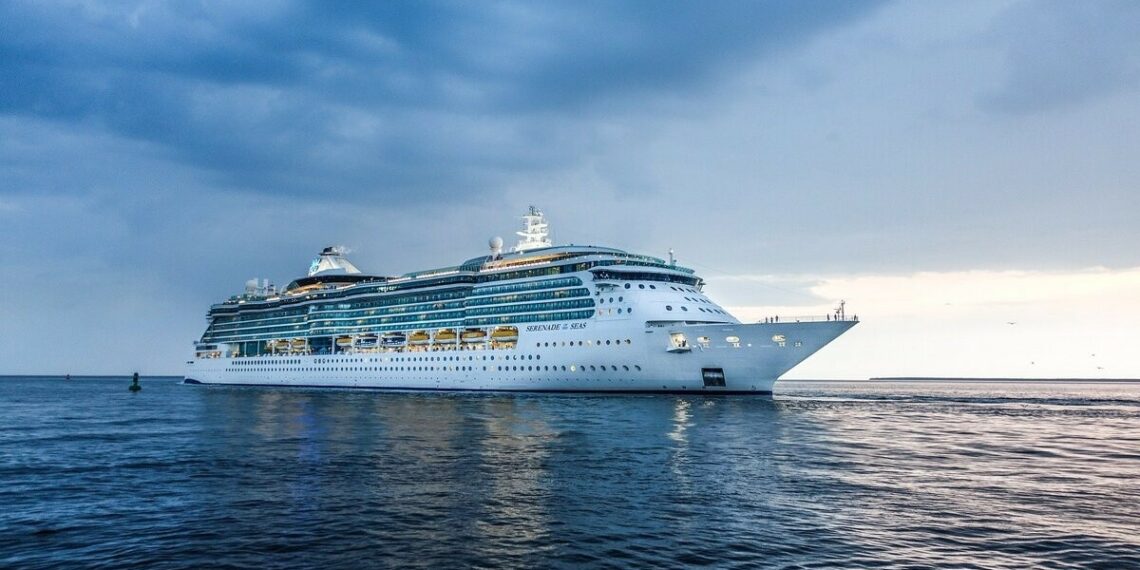 Cruceros en el Caribe son desviados a Bahamas por huracanes
