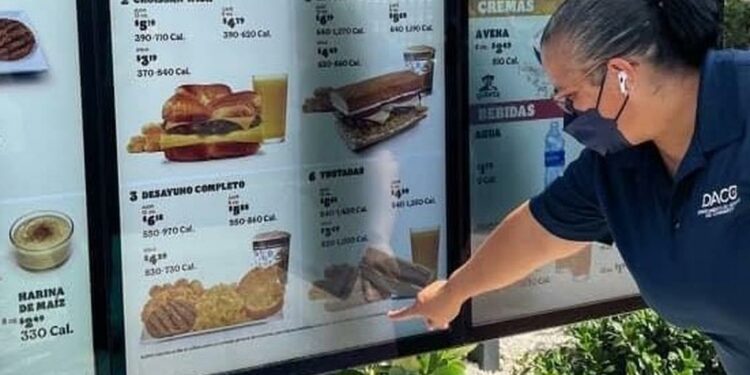 DACO visita “fast foods” para verificar el cumplimiento con la normativa aplicable