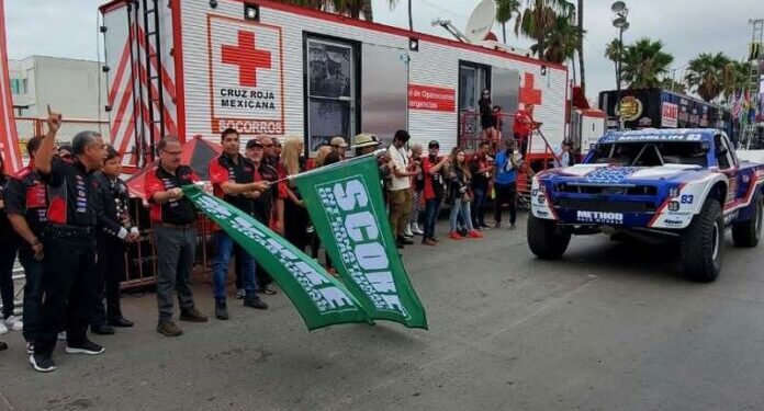 Da Alcalde Armando Ayala banderazo de arranque de la Score Baja 400