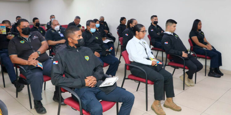 Dictan capacitación de cultura turística a inspectores de Migración y a guías de turismo