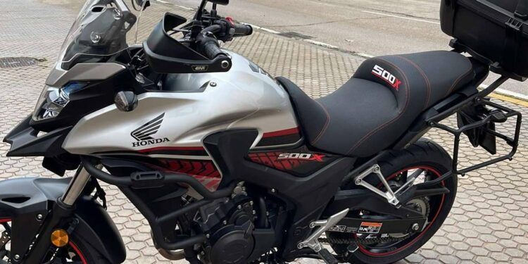 Disponer de un asiento de moto cómodo para viajar es fundamental, por JM-FUNDAS