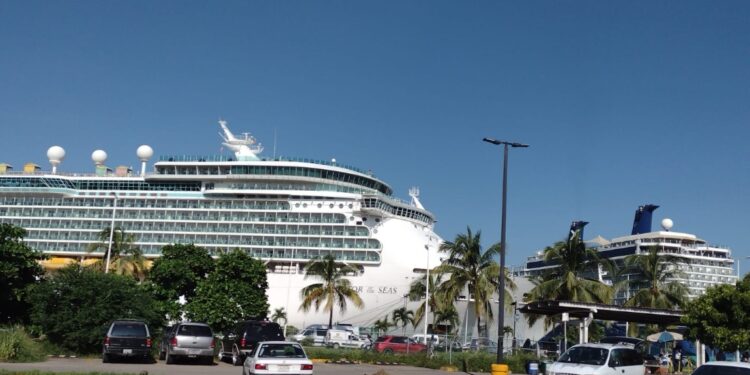 Doble arribo de cruceros internacionales a Puerto Vallarta en el Día Mundial de Turismo
