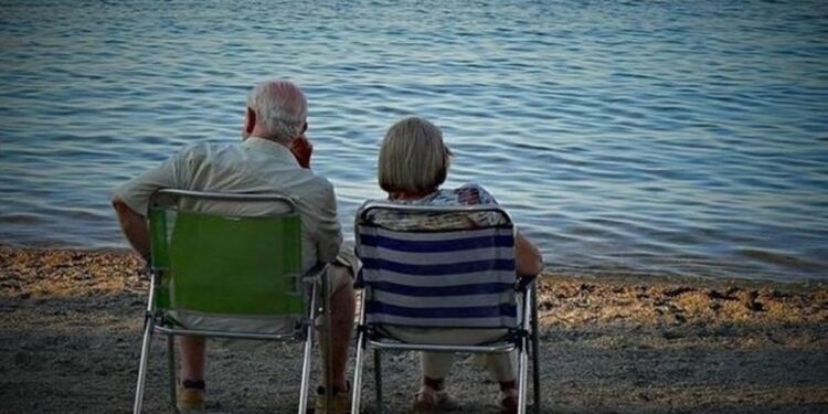 El Imserso incrementa en 28.442 el número de plazas de los viajes para mayores
