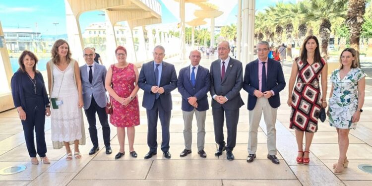 El Puerto de Cádiz refuerza su oferta para cruceros en el mayor evento del sector de Europa