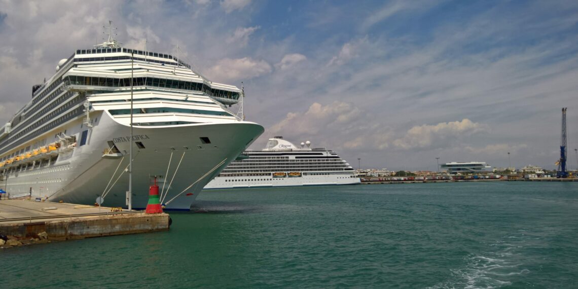 El Puerto de Valencia presenta su oferta para el sector de cruceros en la feria Seatrade Cruise Med
