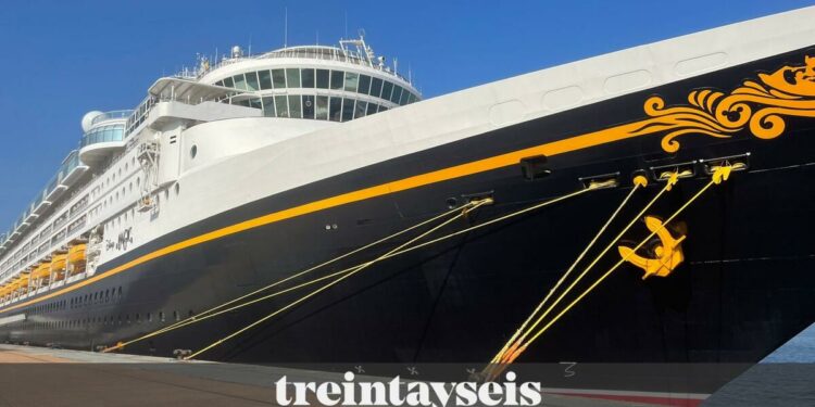 El Puerto de Vigo disfruta de nuevo de la magia del crucero de Disney