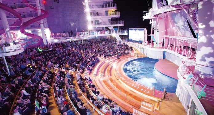 El Symphony of the Seas vuelve a Barcelona en 2023