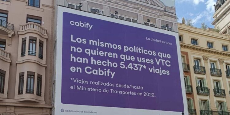 El cartel de Cabify y los viajes del Ministerio de Transportes