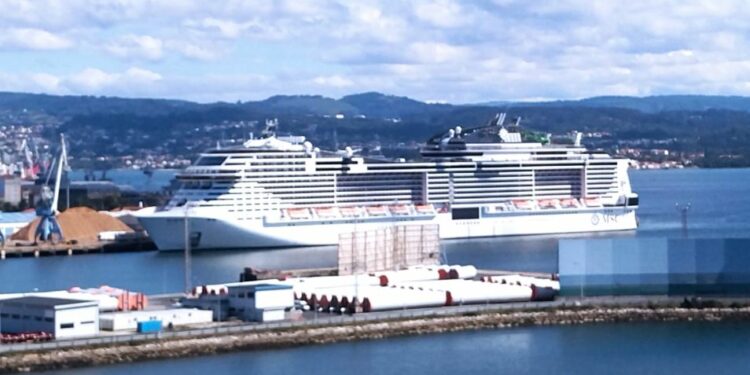 El crucero «Grandiosa» permaneció varias horas en los muelles ferrolanos – Galicia Ártabra Digital