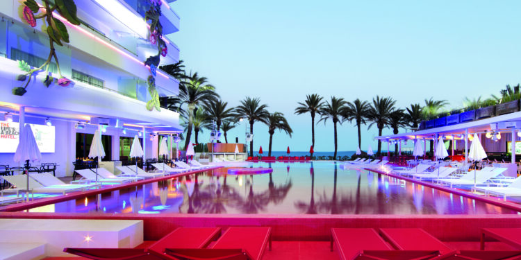 Piscina del Ushuaia Hotel Ibiza.