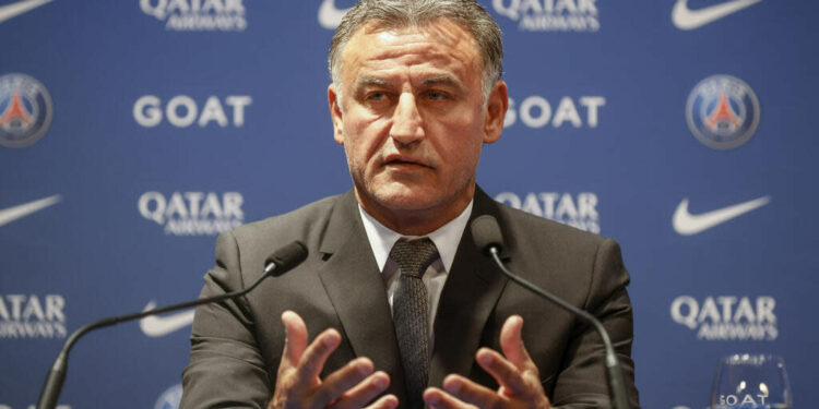 El entrenador del PSG pide disculpas por ironizar sobre los viajes en avión del equipo