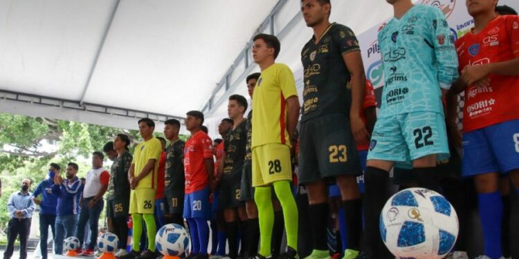 El equipo Avispones busca renovar su cancha y honrar a jugador